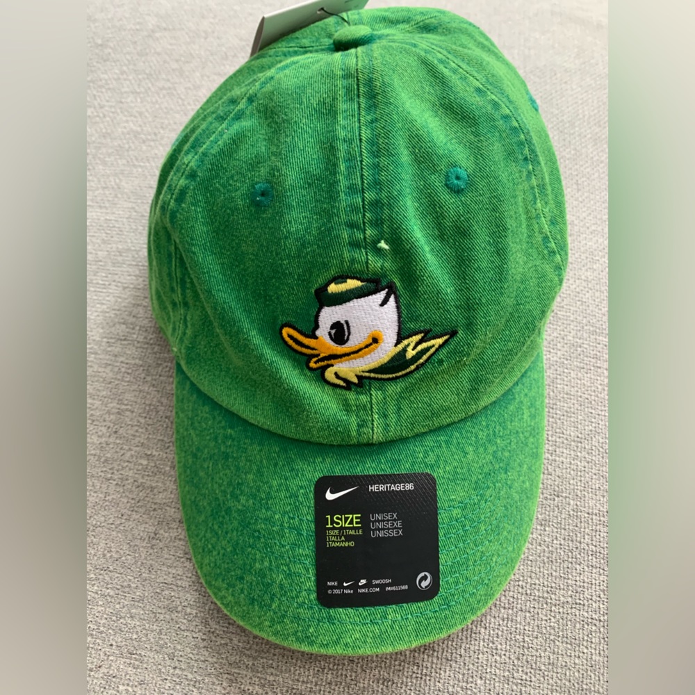 NWT Nike Oregon Ducks hat